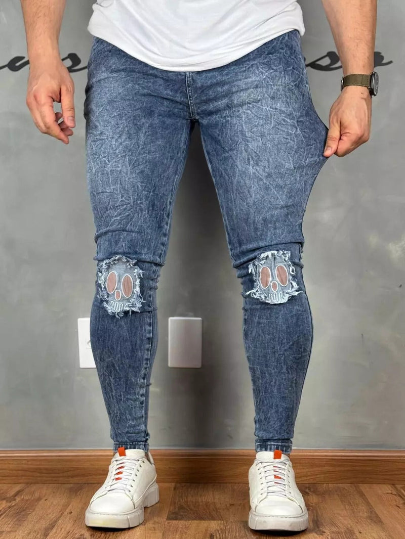 Calça Jeans Masculina Skinny Detalhe Patche Caveira